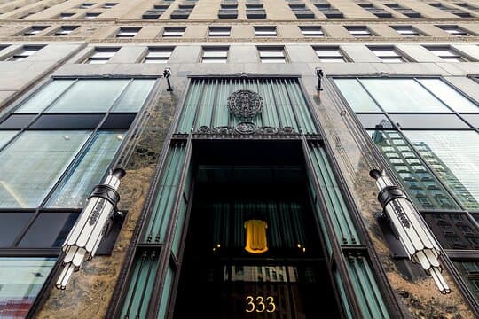 Chicago Walking Tour: Art Deco Skyscrapers Riverfront